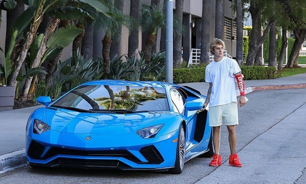Justin Bieber With His Lamborghini