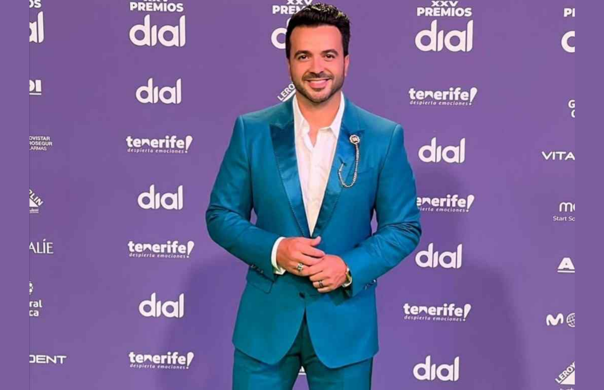 Luis Fonsi at an event in his blue coat and pants
