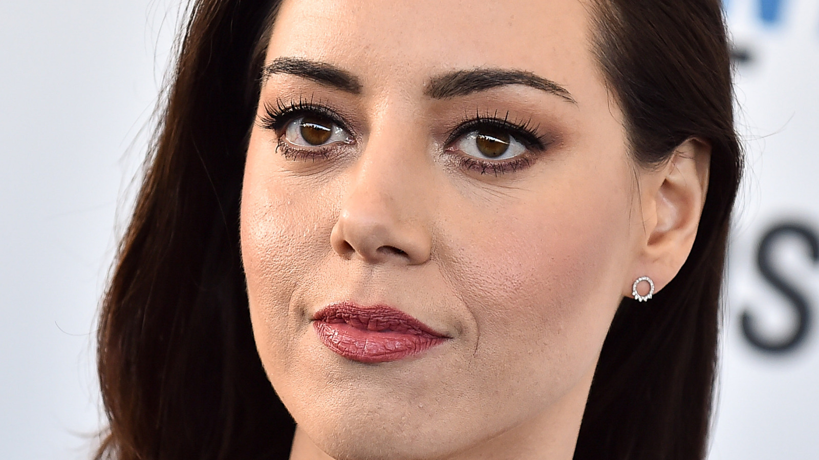Aubrey Plaza closed up view in one event ceremony