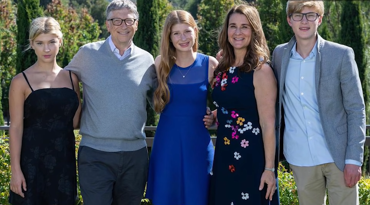 Rory John Gates with parents Bill and Melinda Gates and sisters Jennifer in blue and Phoebe in black