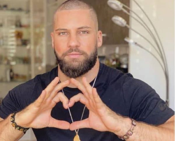 Florian Munteanu doing the heart sign with two hands