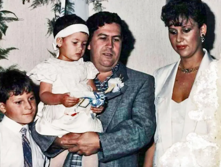 A young Manuela Escobar with Pablo Escobar, her mother, and her brother on her first birthday