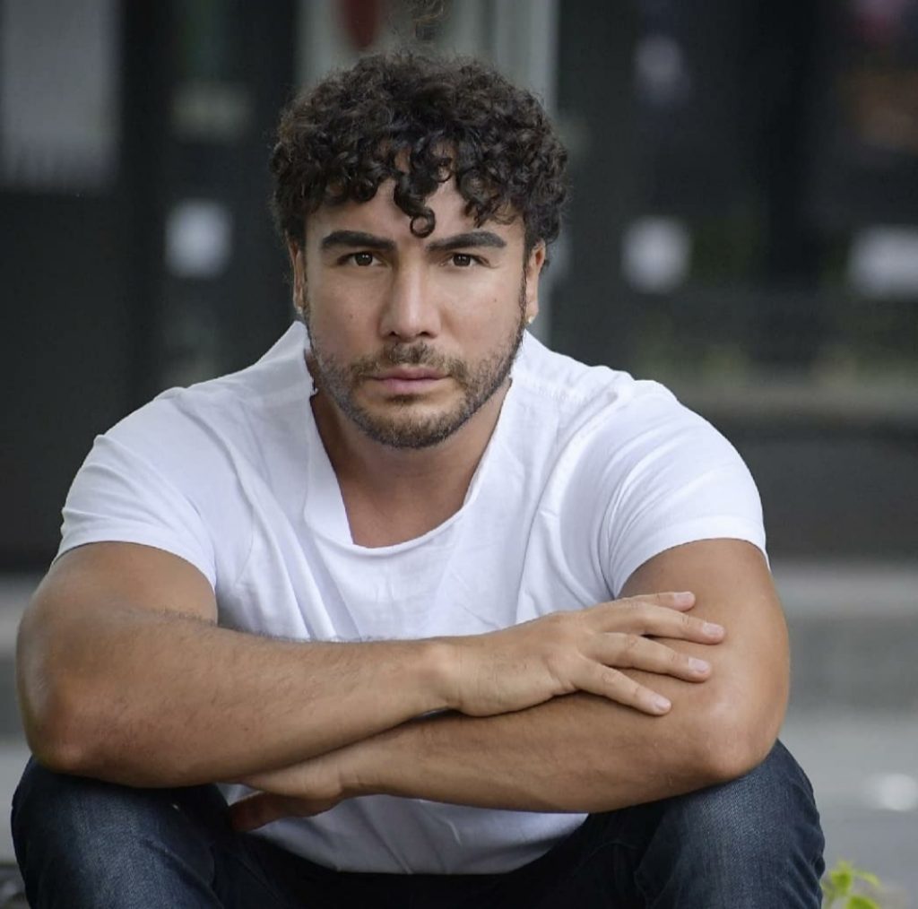 Tony Garza looks handsome in his plain white shirt and curly hairs