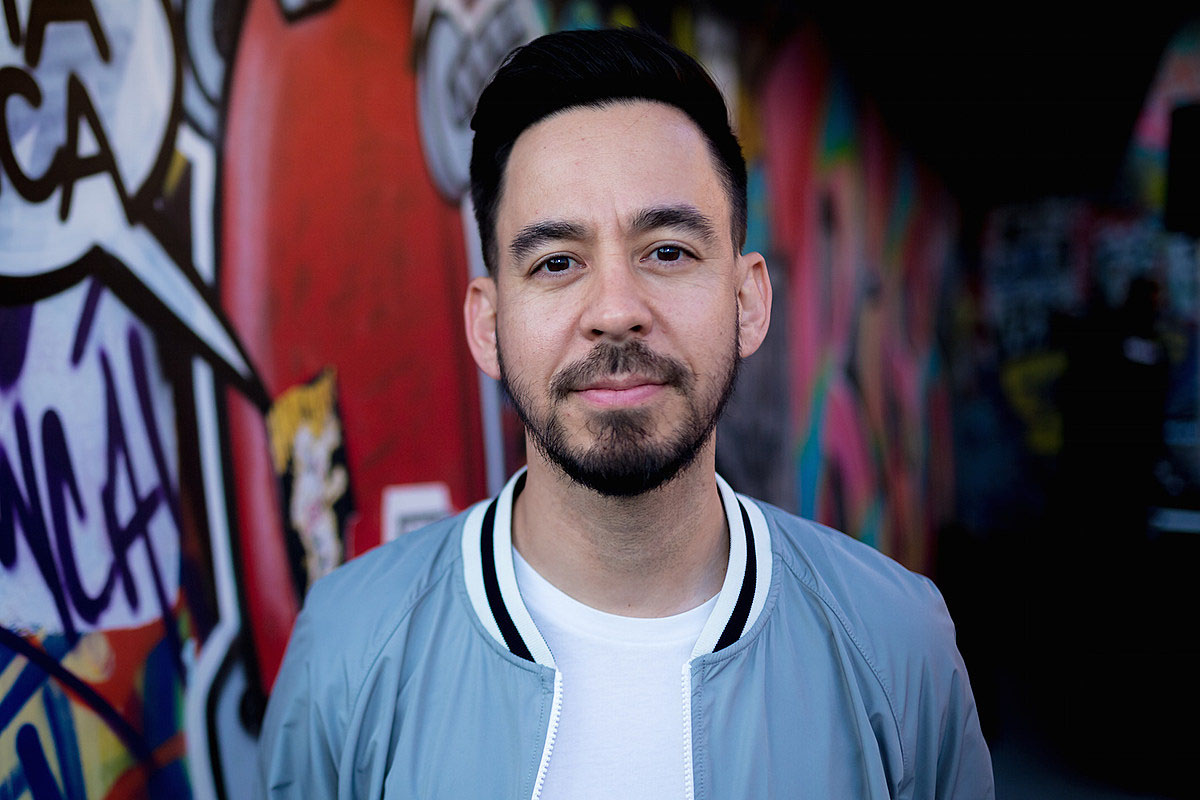 Mike Shinoda - Net Worth Of The Lead Vocalist Of One Of The Biggest Bands 'Linkin Park'