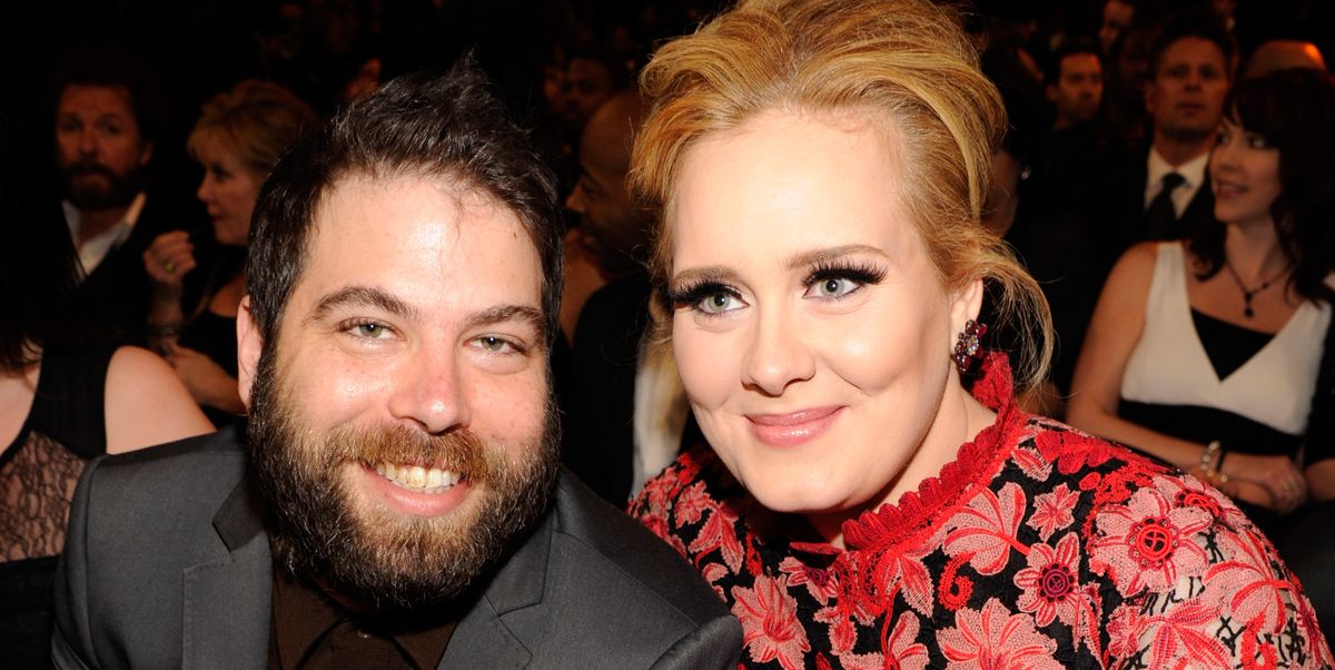 Adele and Simon Konecki in an award show and smiling