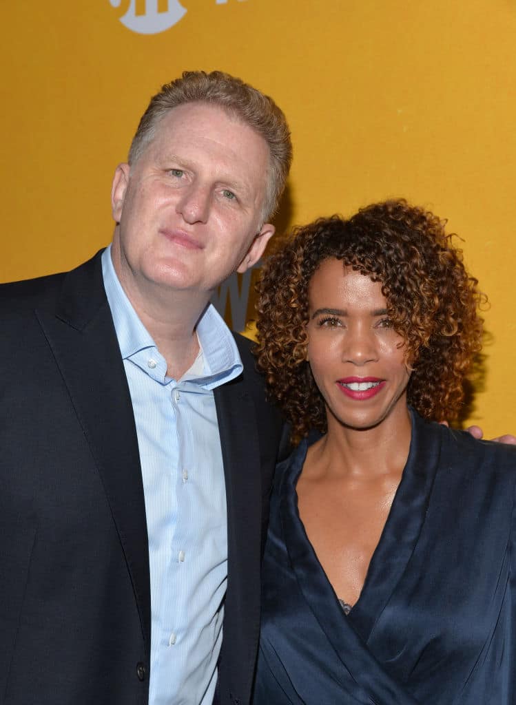 Kebe Dunn wearring a blue satin outfit and Michael rapaport wearing a suit