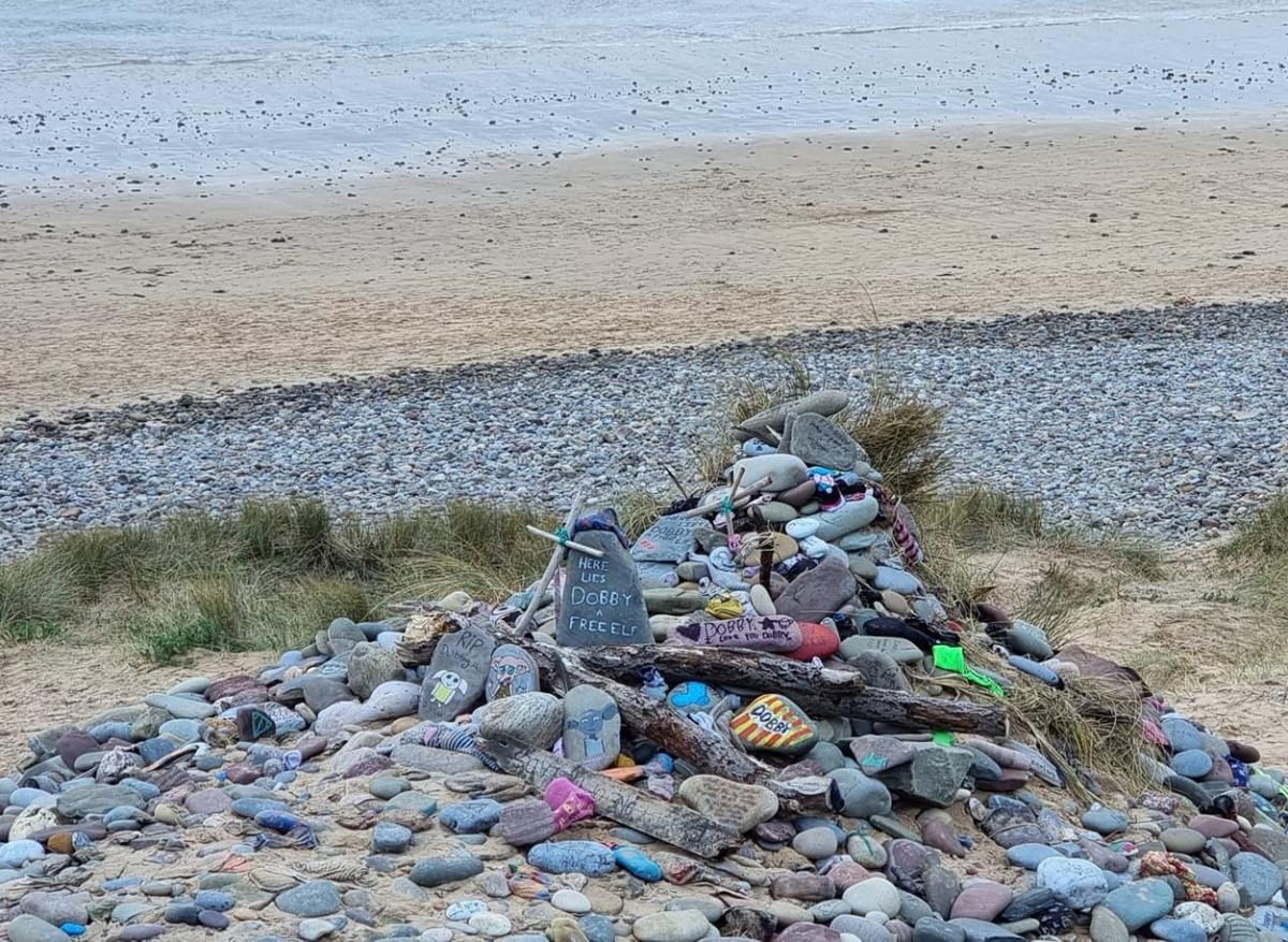 Dobby's Grave with painted rocks on the Welsh Beach