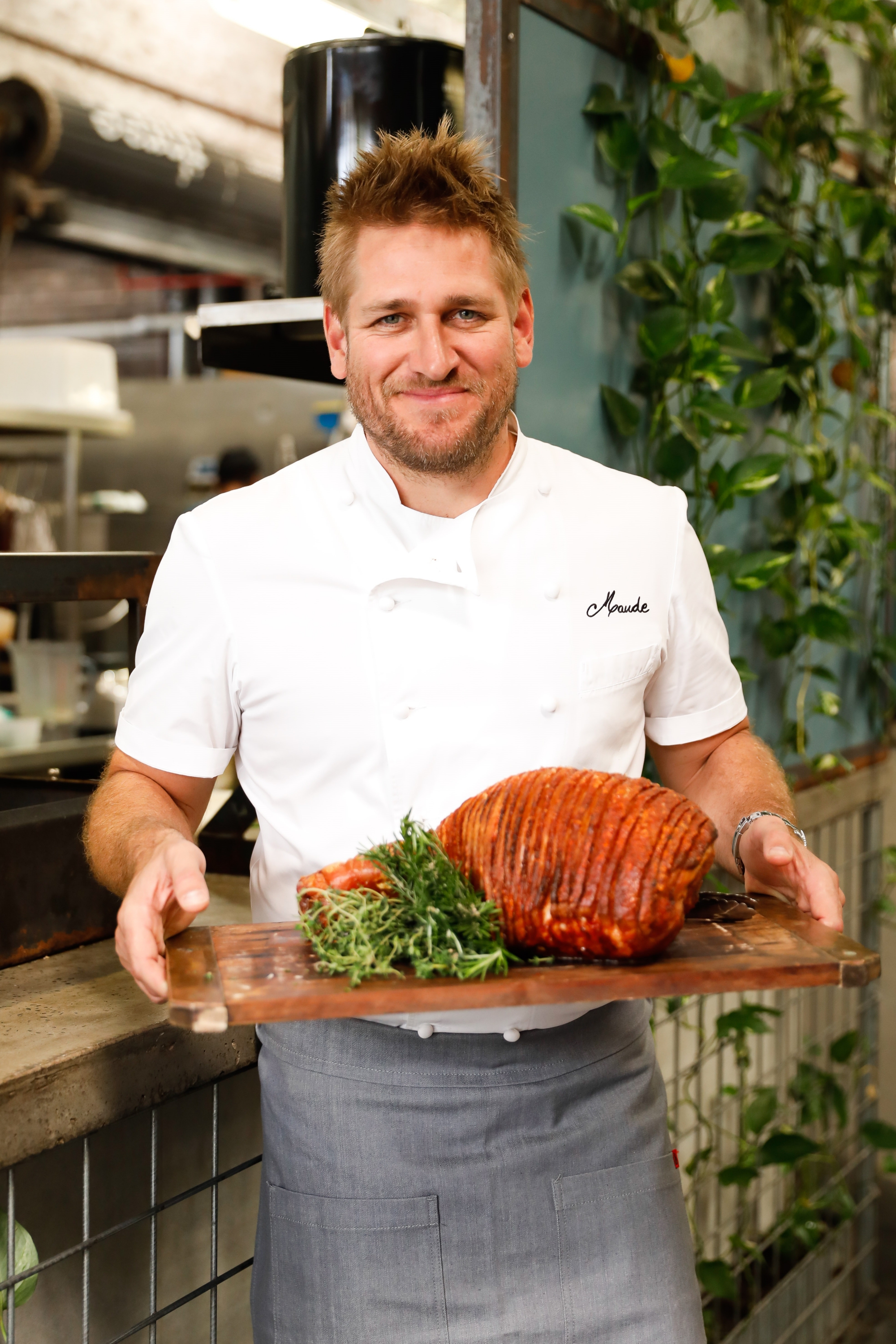 Curtis Stone Net Worth - The Sexy Chef In Love With Culinary Art