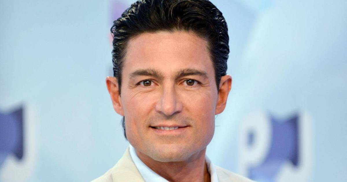 A headshot of Fernando Colunga with a smile on his face at an event