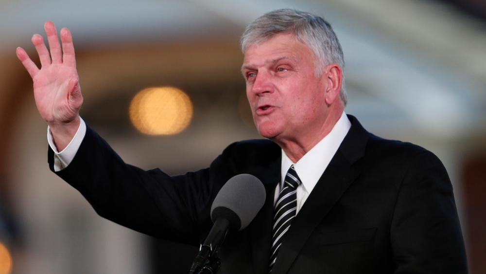 Franklin Graham raising one of his hands