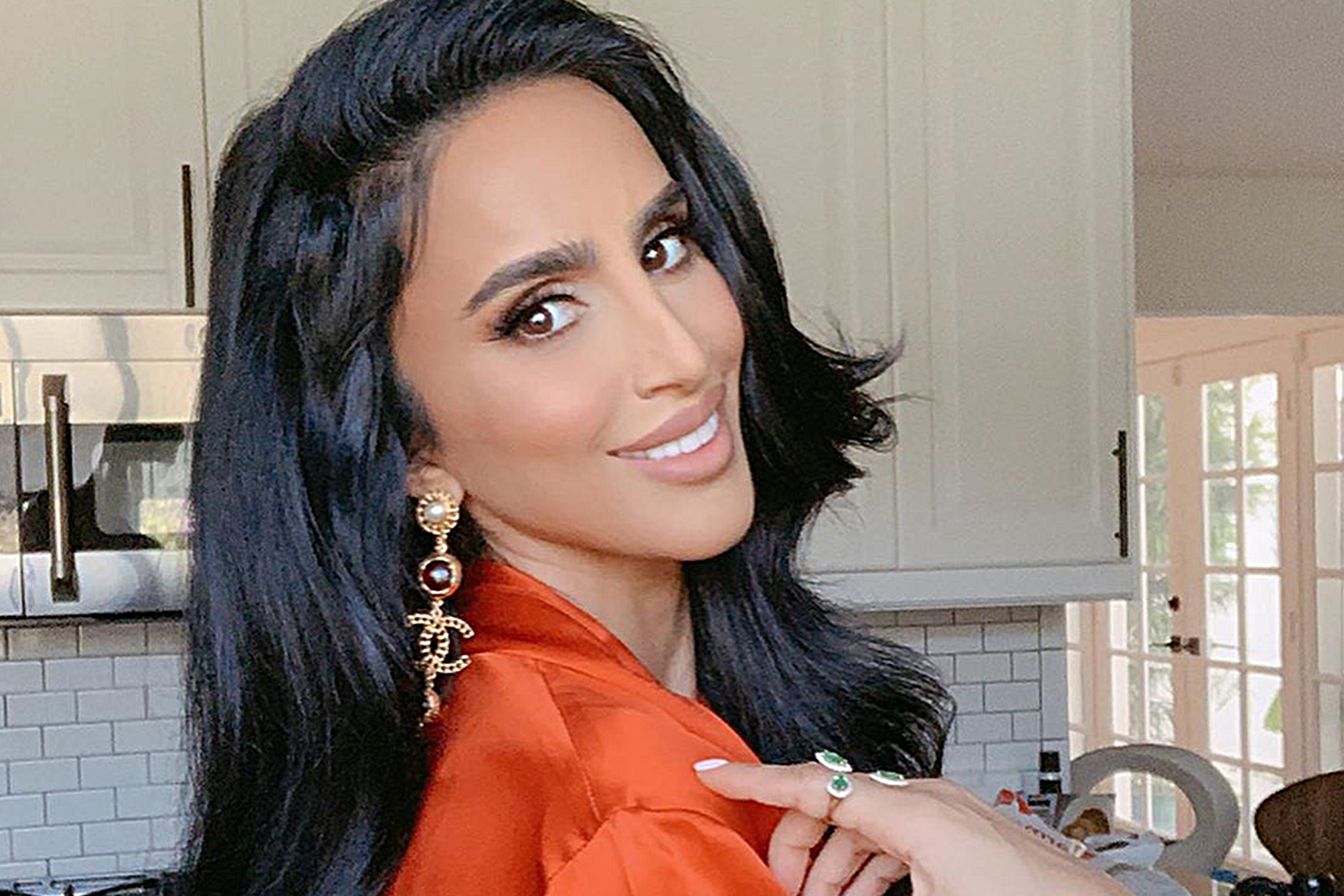 Lilly Ghalichi Net Worth - A Look At The Wealth Of The Glamorous Entrepreneur