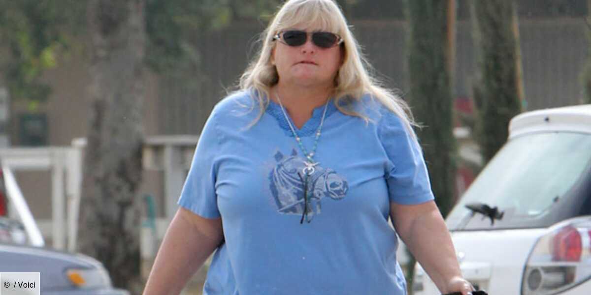 Debbie Rowe wearing a blue polo long shirt and sunglasses