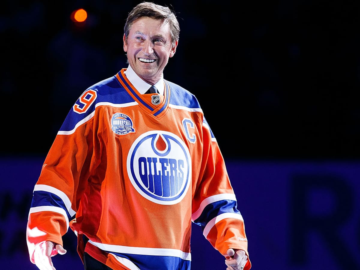 Wayne Gretzky wearing an orange and blue hockey uniform