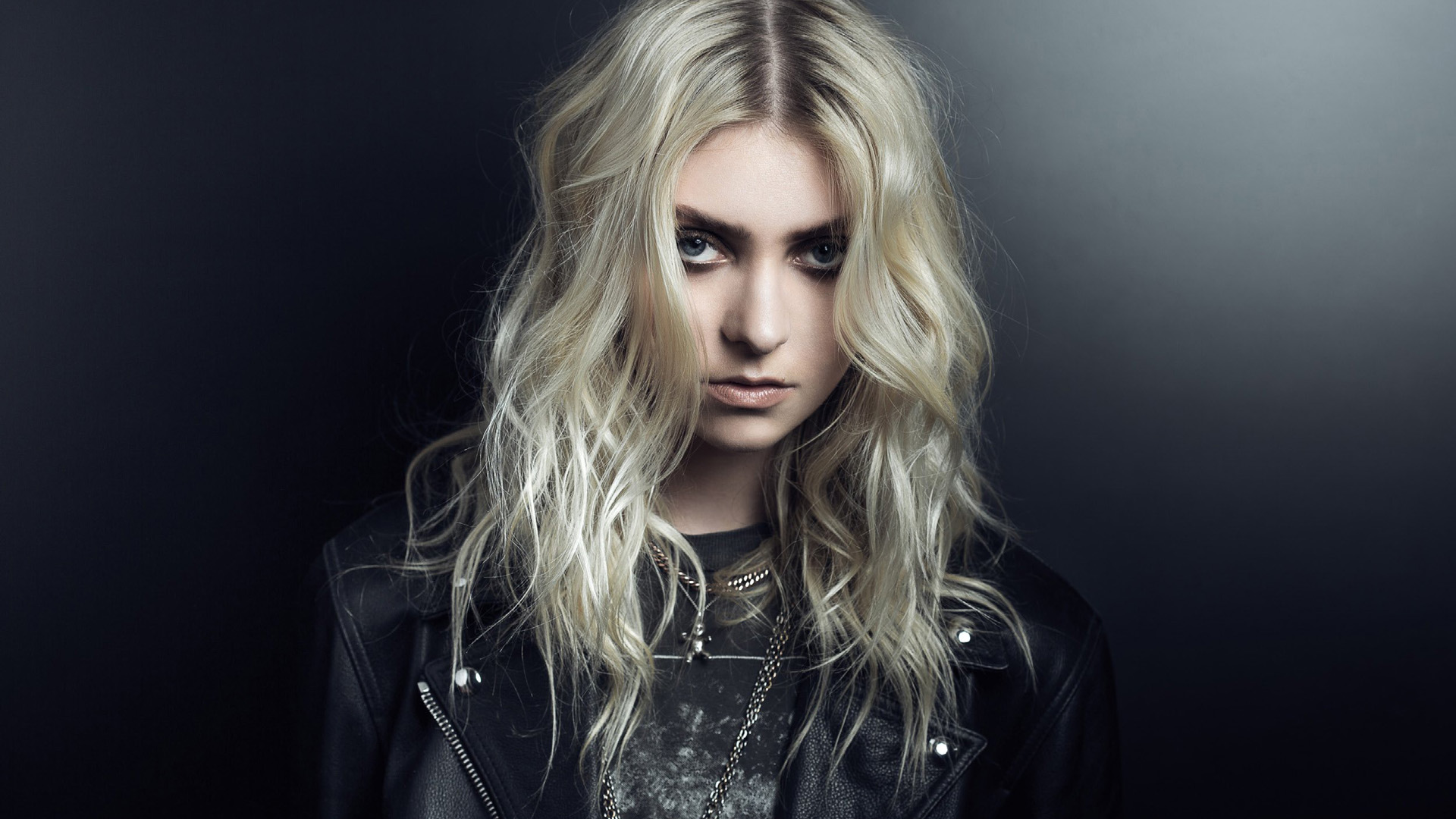 Taylor Momsen Net Worth - From Child Actress To Rockstar