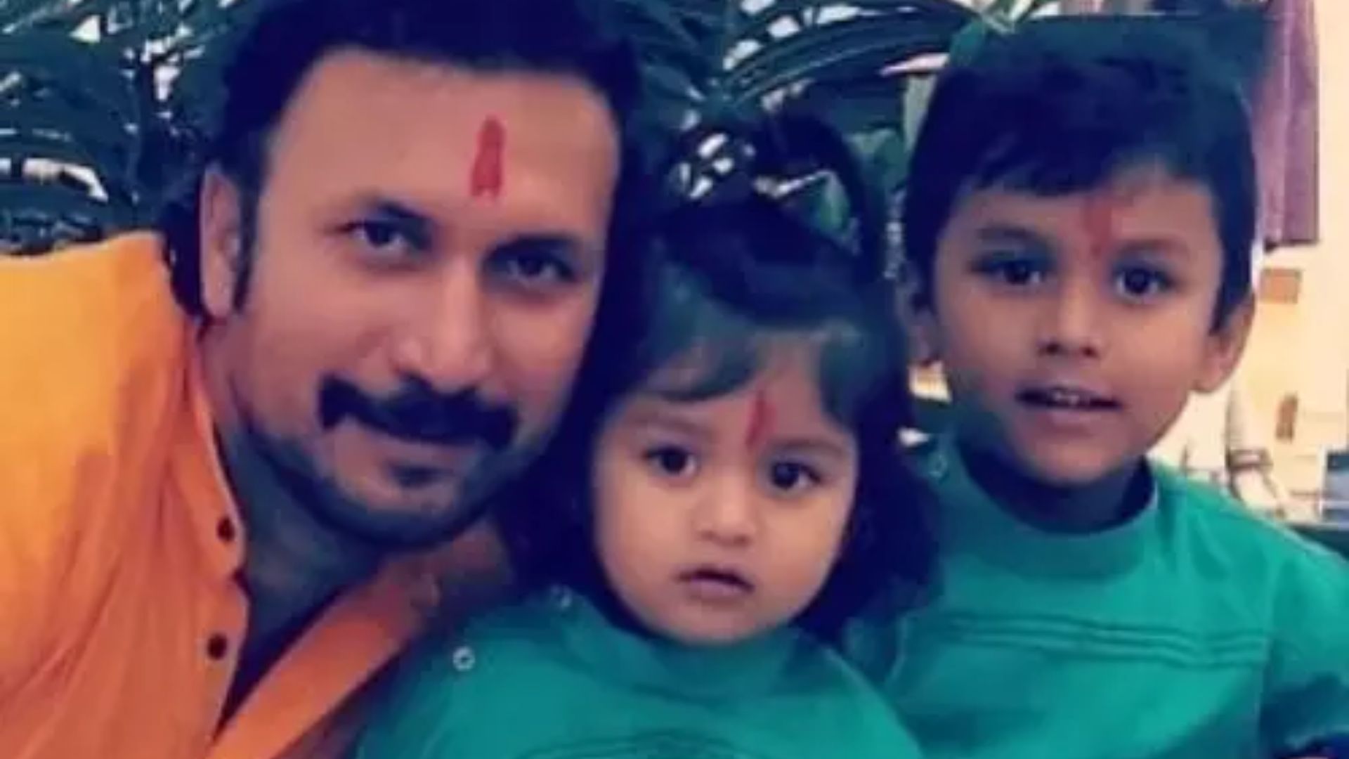 Chandresh Singh With His Children 