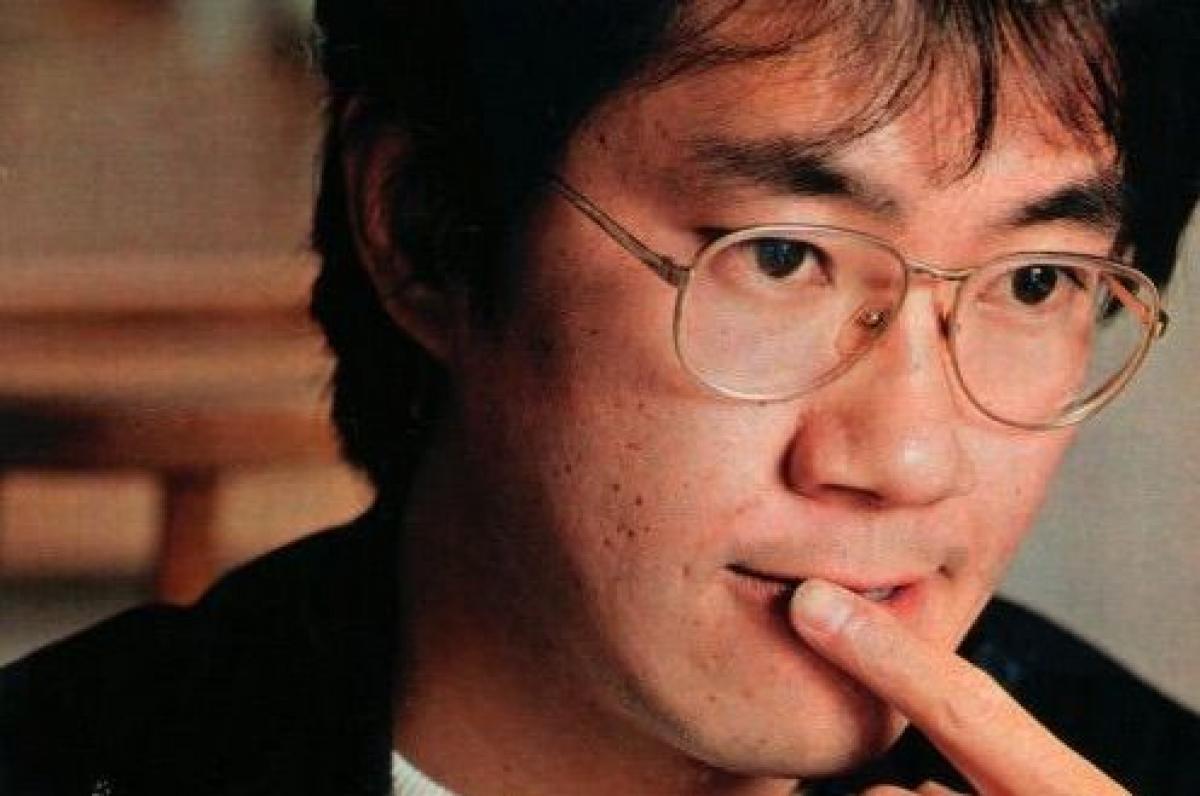Young Akira Toriyama wearing an eyeglass with one finger on his mouth