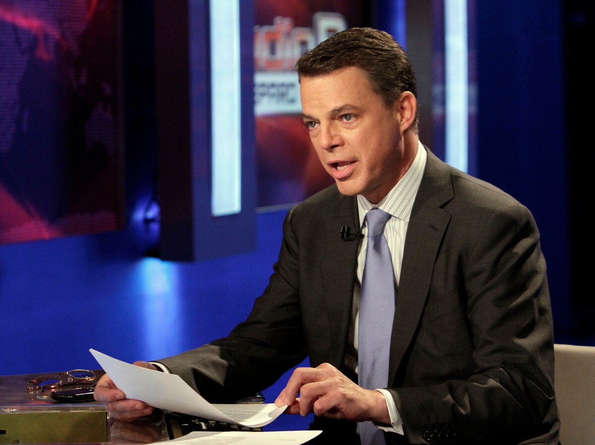Shepard Smith presenting the news